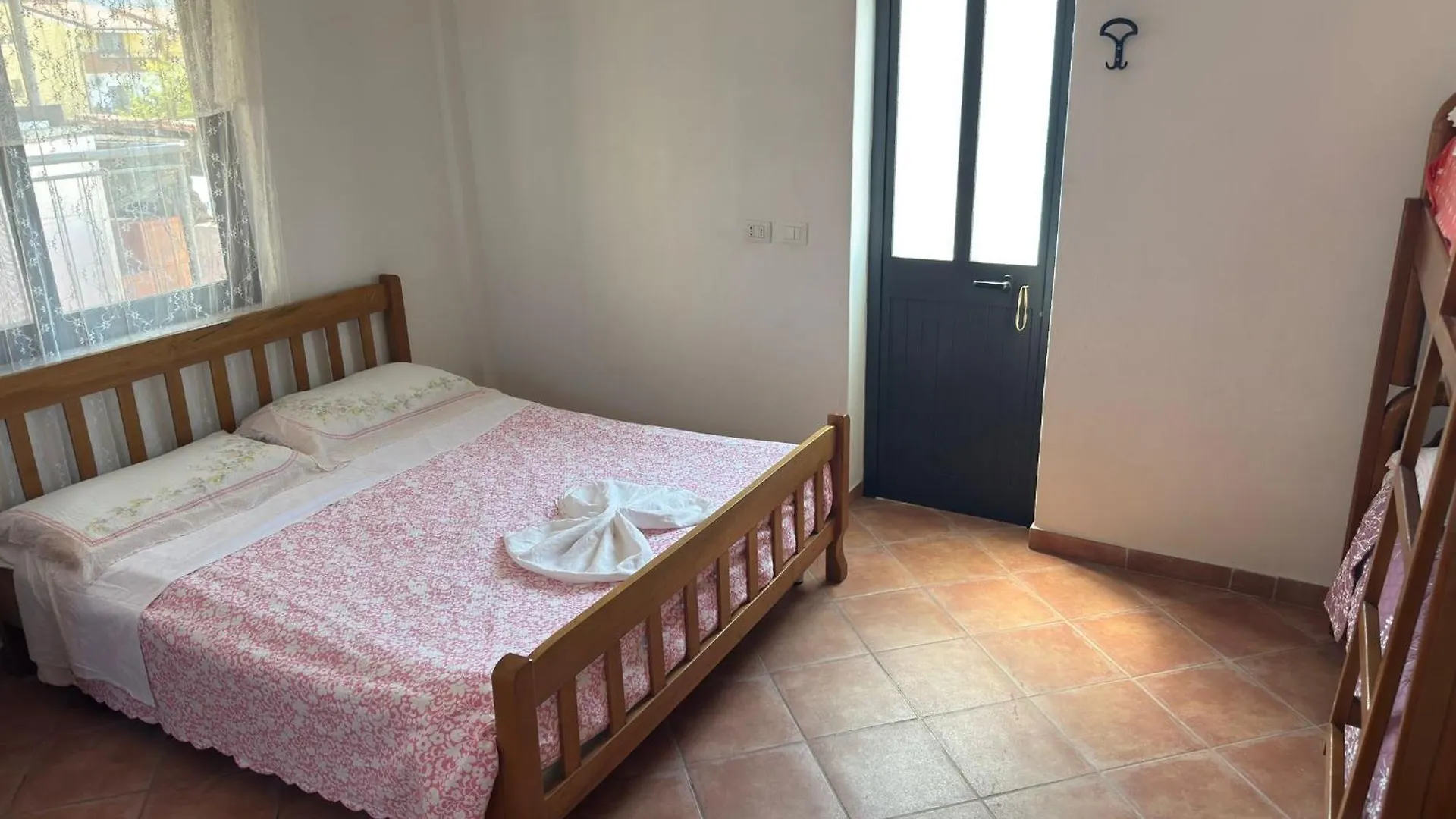 Guest house Bluestone Rooms Durres